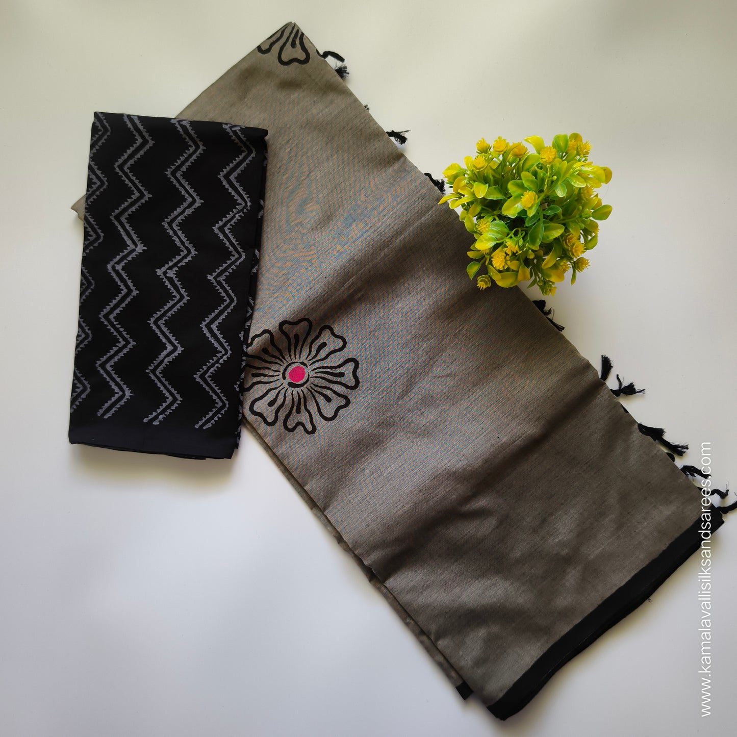 South Cotton Mix Block Printed Saree Greyvcolour with Black colour contrast blouse