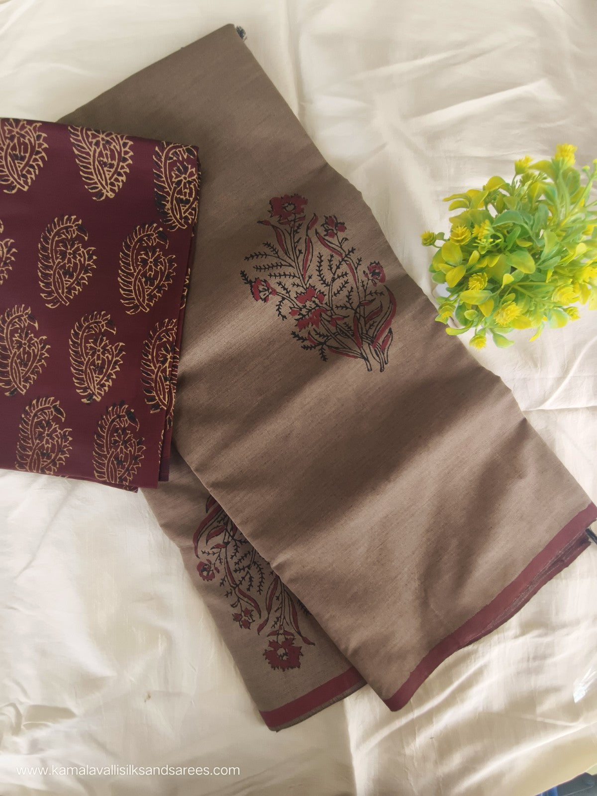 South Cotton Mix Block Printed Saree in floral pattern with Brown colour contrast blouse